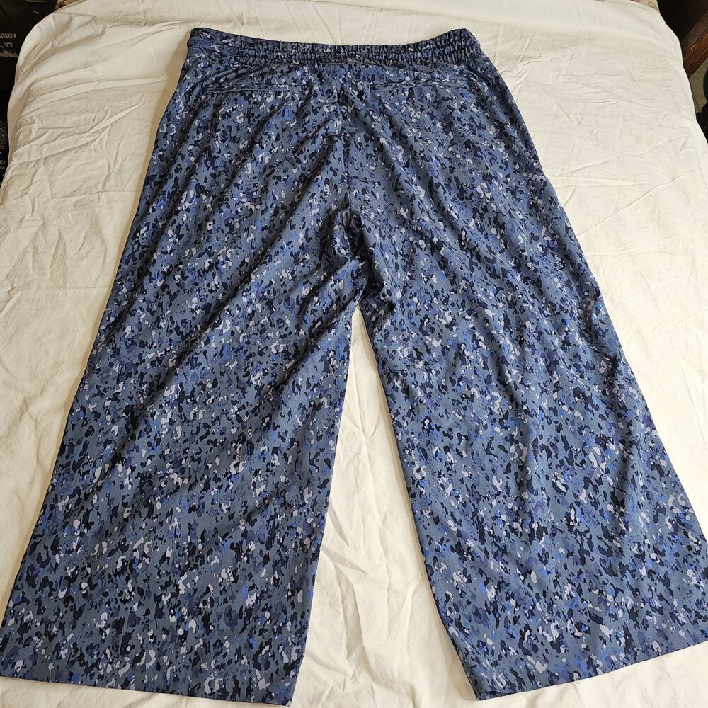 Athleta Women’s SZ 14P High Rise Wide Leg Ankle Crop Avenue Pants Blue festival - Picture 9 of 9